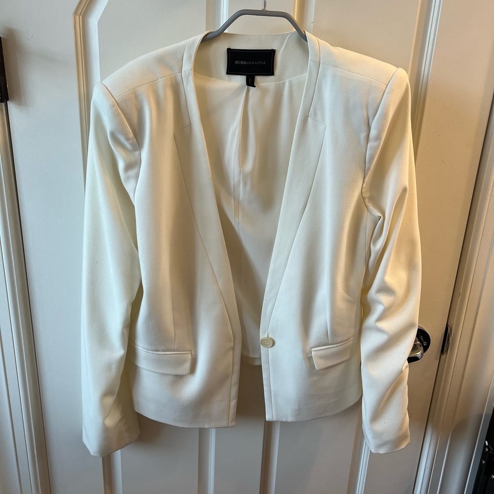 BCBGMaxAzria white cropped blazer